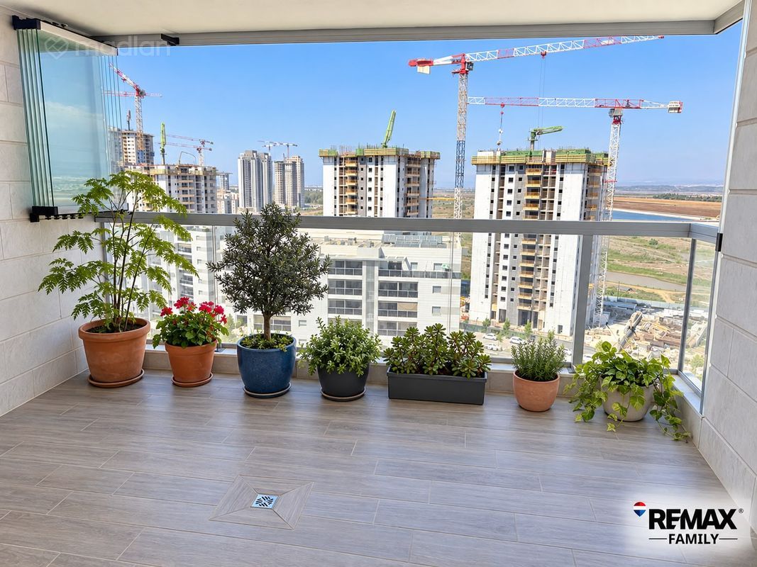 אהוד מנור 9, נאות אפק, קרית ביאליק