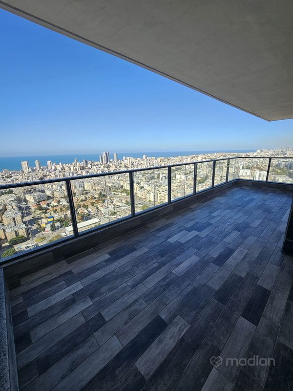 הרב ניסנבאום 37, רובע העסקים, בת ים