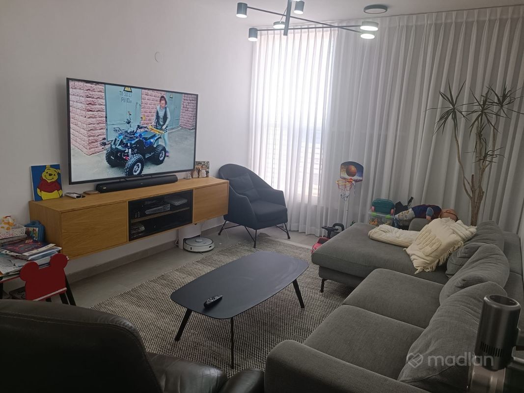 צבי שץ 86, גרין ועם, חולון