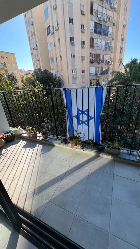 שמואל הנגיד , מרכז, הרצליה