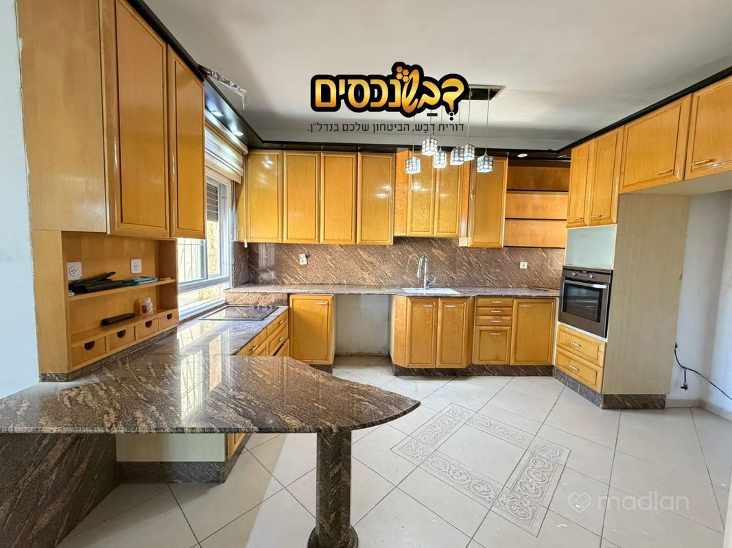 עת הזמיר , מגדים, מעלה אדומים