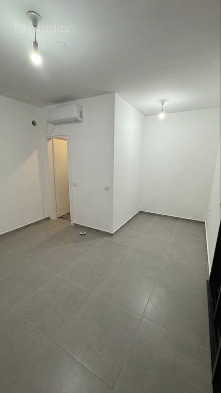 הרב אברהם זקן 18, מורדות ארנונה, ירושלים