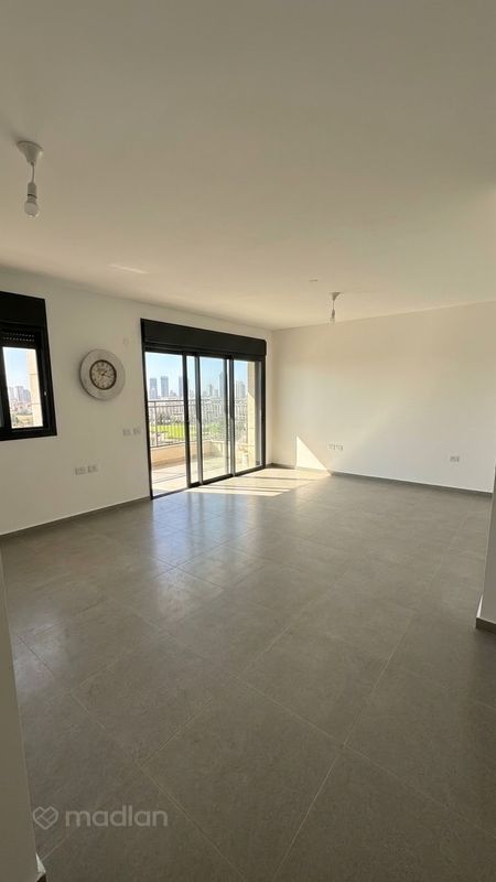 הרב אברהם זקן 18, מורדות ארנונה, ירושלים