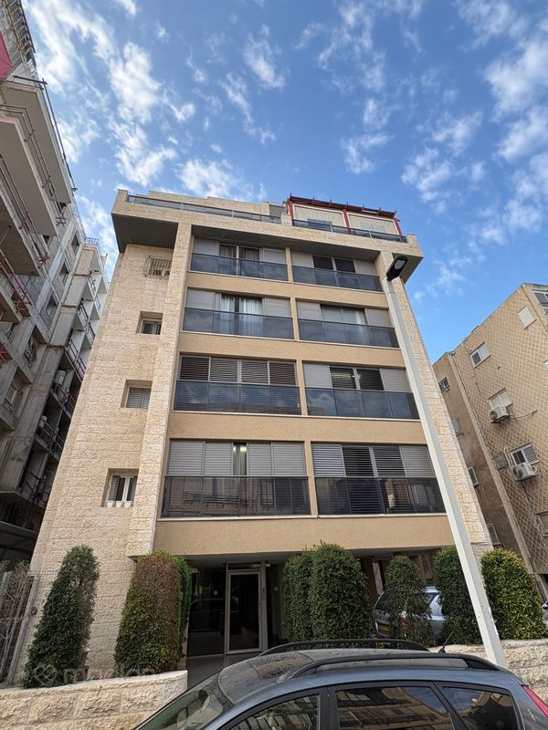 ישראל בן ציון 16, דרום מערב, בת ים