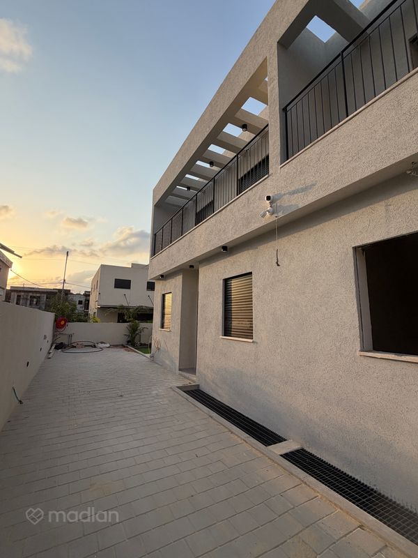 בן גוריון 17, קרית ביאליסטוק, יהוד מונוסון