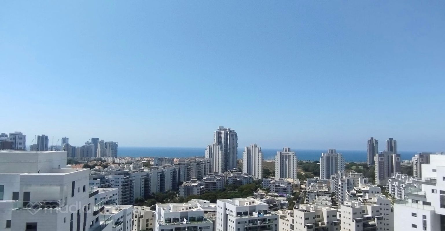 קרל פופר 15, אגמים, נתניה