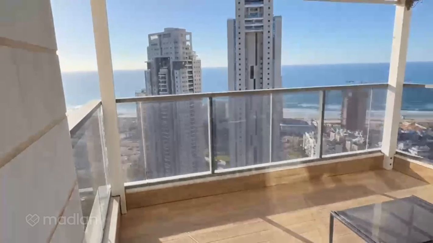 יצחק שדה 8, מתחם גן העיר, בת ים