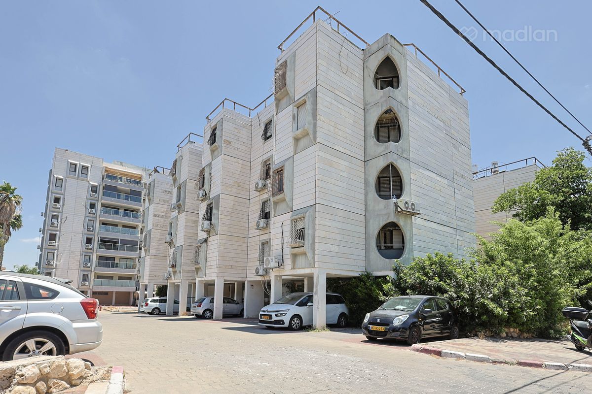 אפשטין , שיכון מפ"ם, פתח תקווה