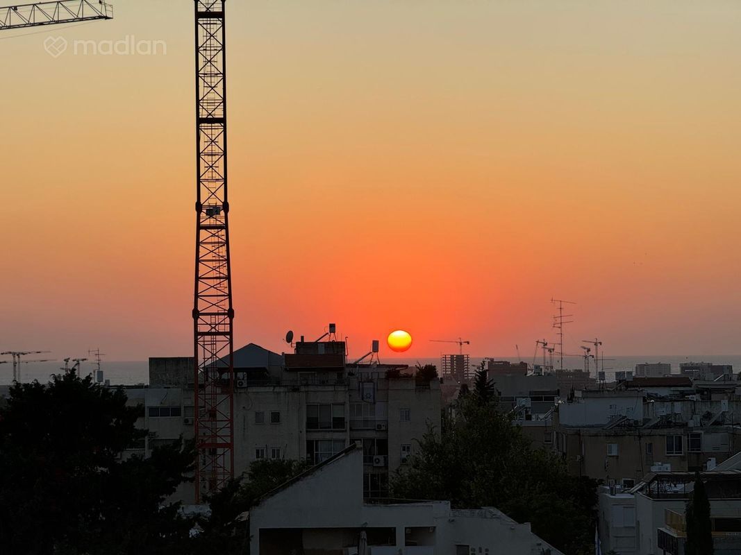 נעמי 1, הדר, רמת השרון