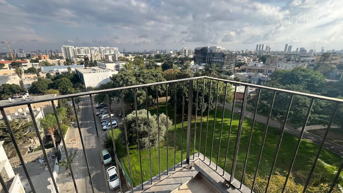 מעפילי סלואדור , צהלון ושיכוני חסכון, תל אביב יפו