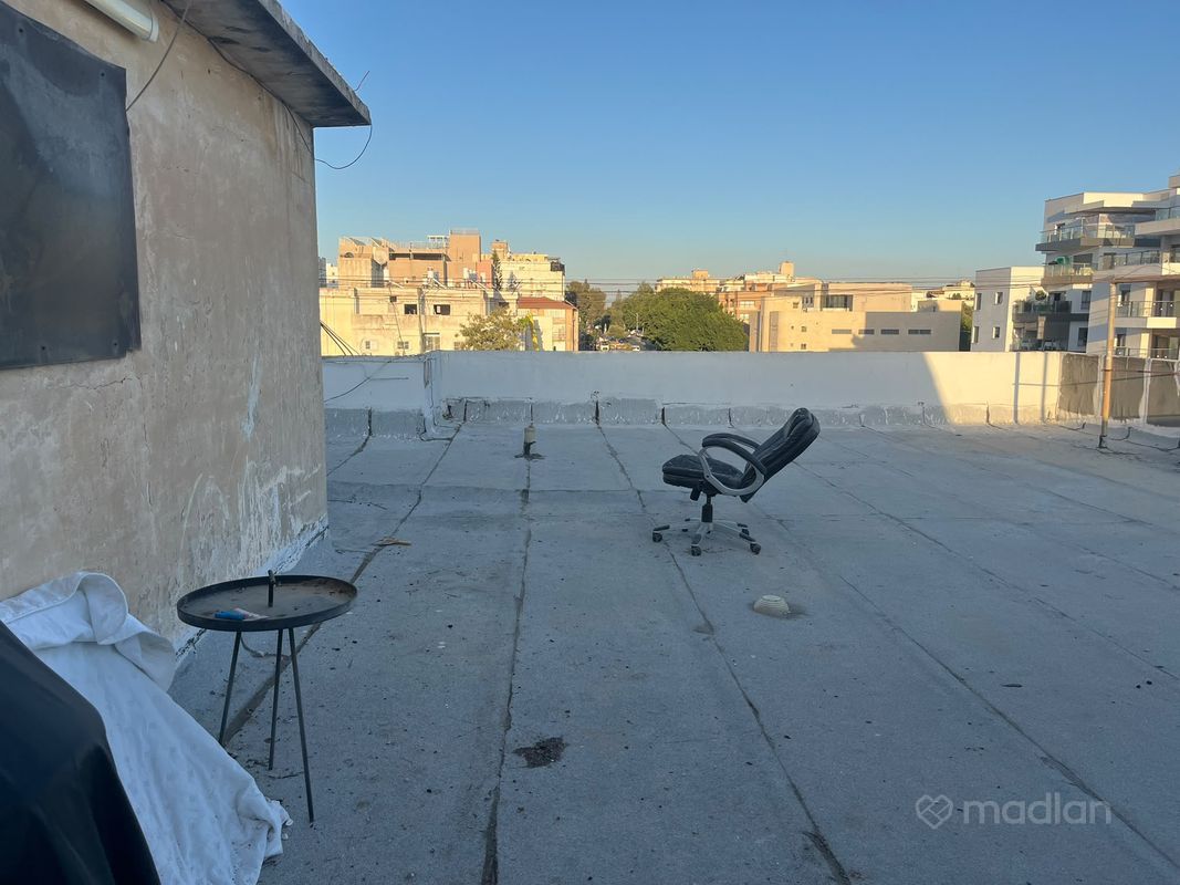 בנימין 21, מרכז העיר, רחובות