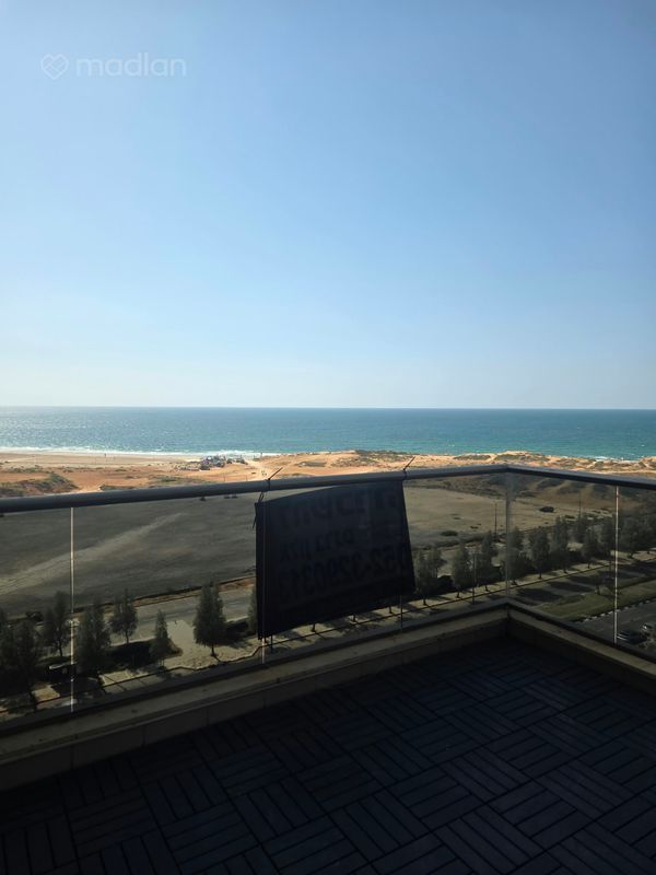 אהוד מנור , עיר ימים, נתניה