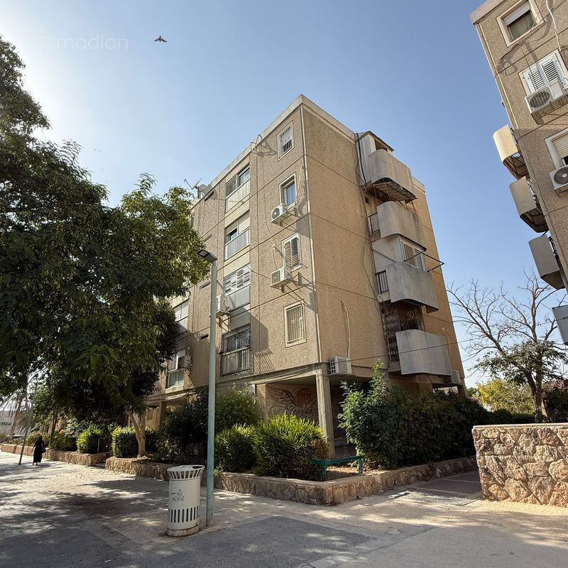 שמעון 22, לבאות, ערד