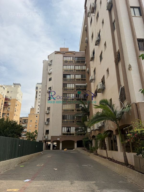הרב קוק 24, מרכז העיר צפון, נתניה