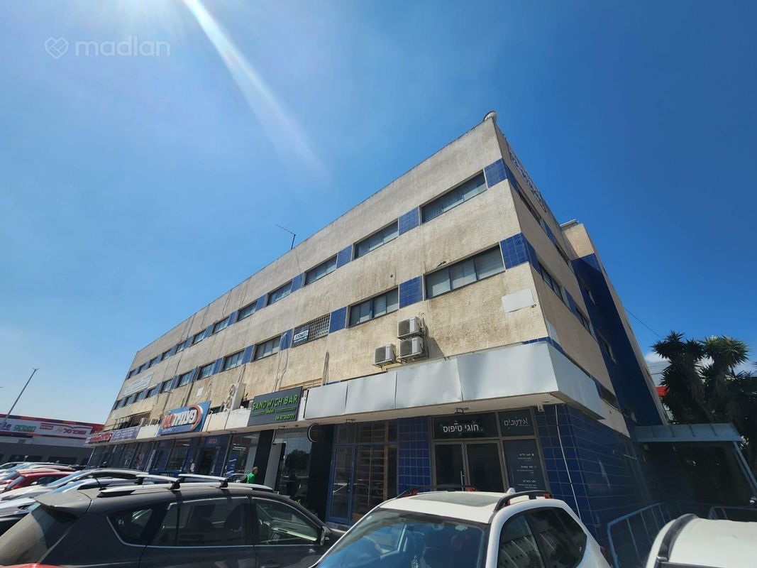 המסילה 22, אזור תעסוקה נשר, נשר