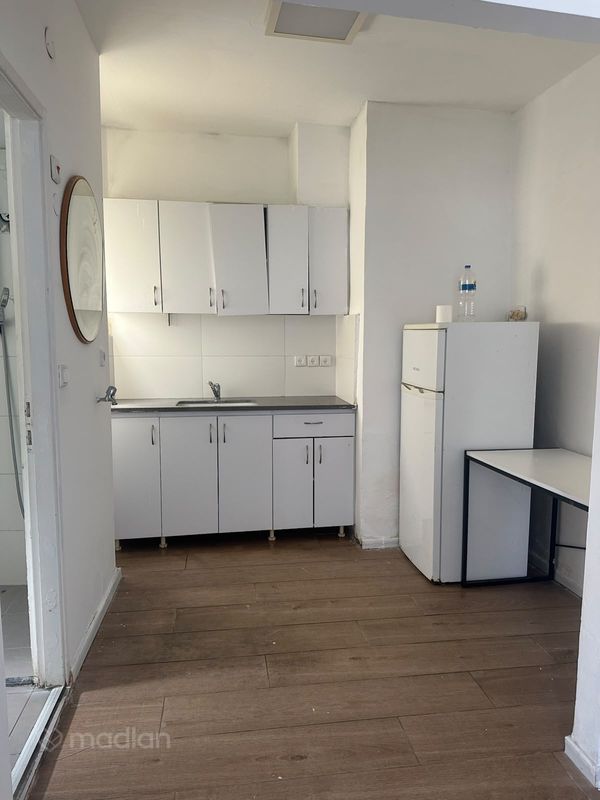 החלוץ 28, הדר הכרמל, חיפה
