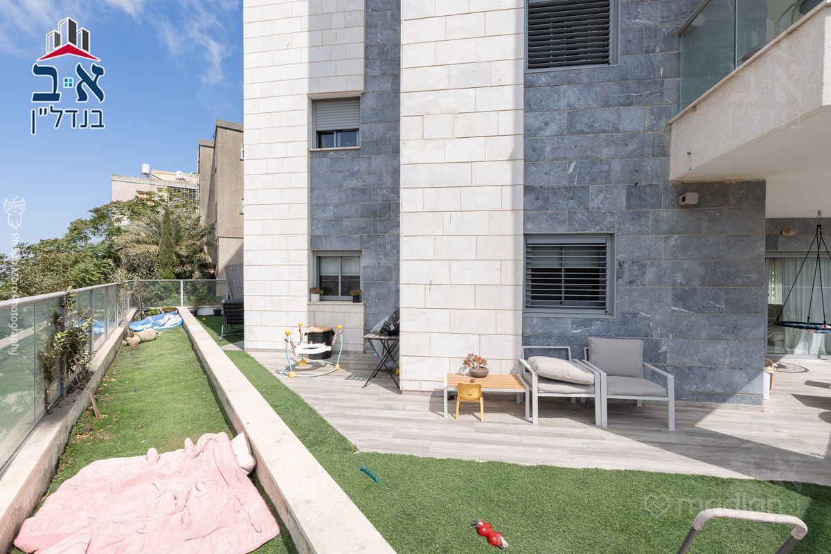 ארתור הנטקה , גבעת דאונס, חיפה