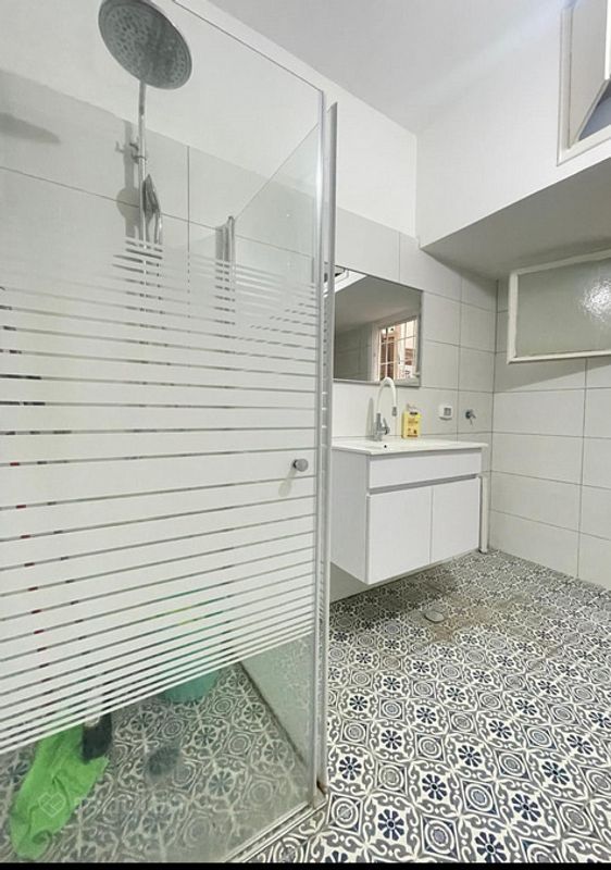 החלוץ 1, מרכז העיר, רחובות