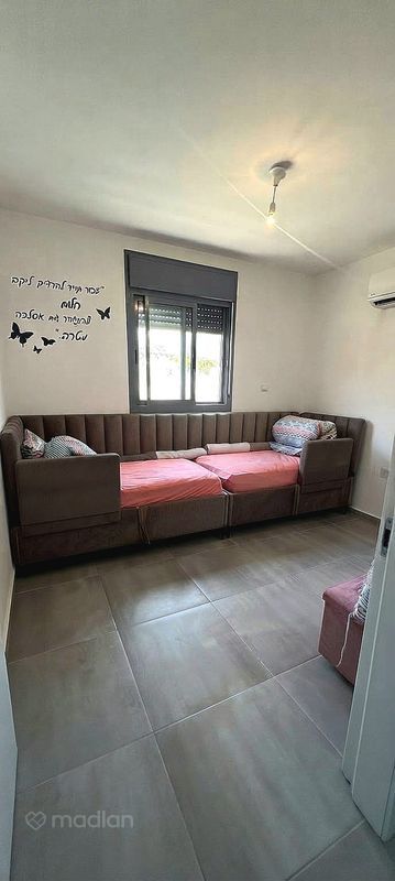אבני חפץ 1, אבני חפץ