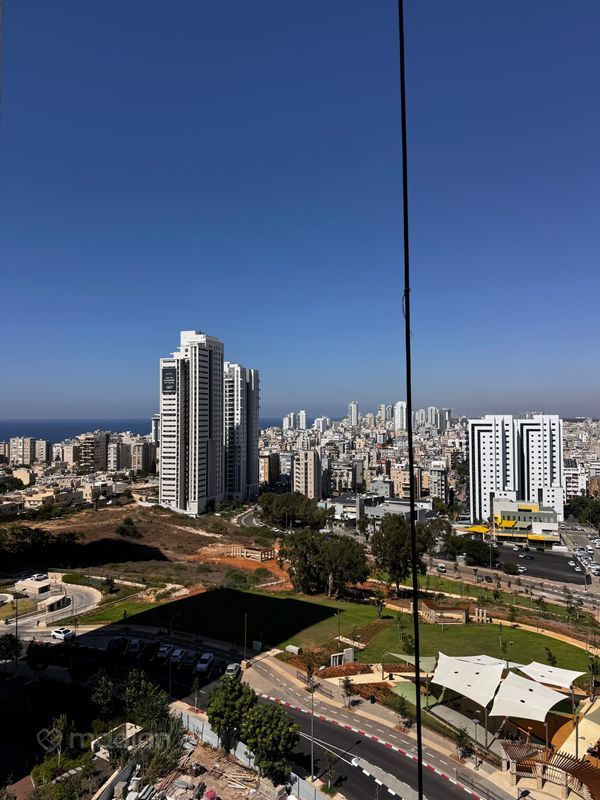אמנון ליפקין שחק 8, פארק הים, נתניה
