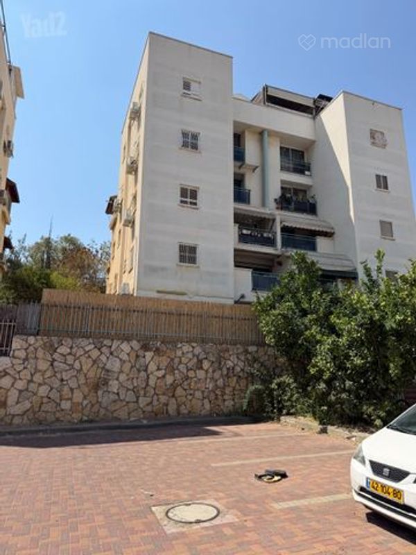 ה' באייר 24, ה' באייר, ראש העין