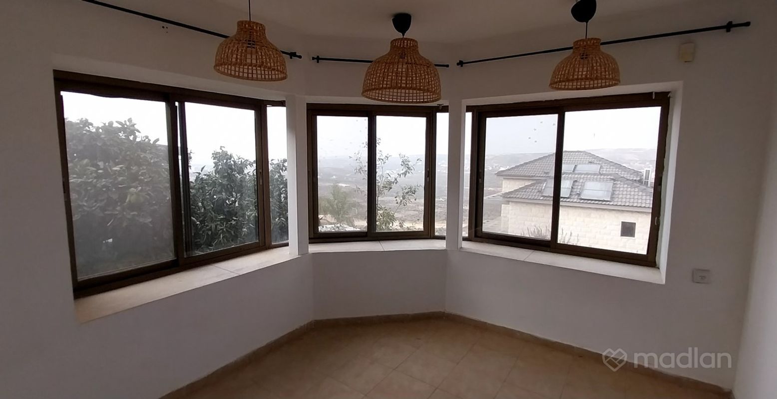 מבצע חירם 5, שכונה ג, אריאל