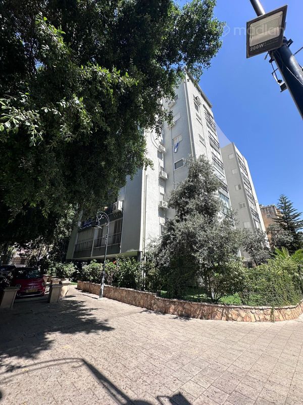 יעקב 38, מרכז העיר, רחובות