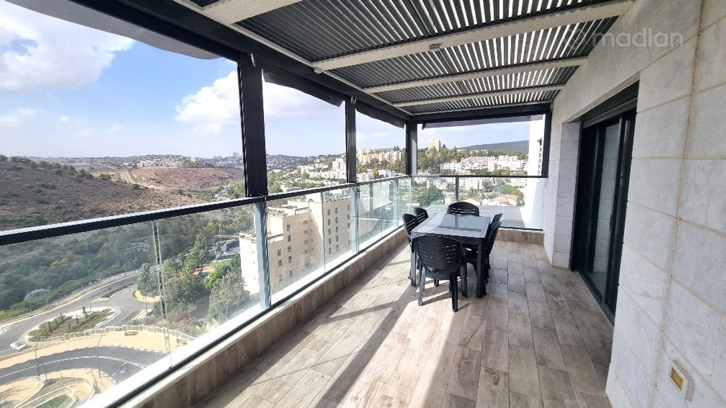 שיטה , נוף העמק, יוקנעם עילית