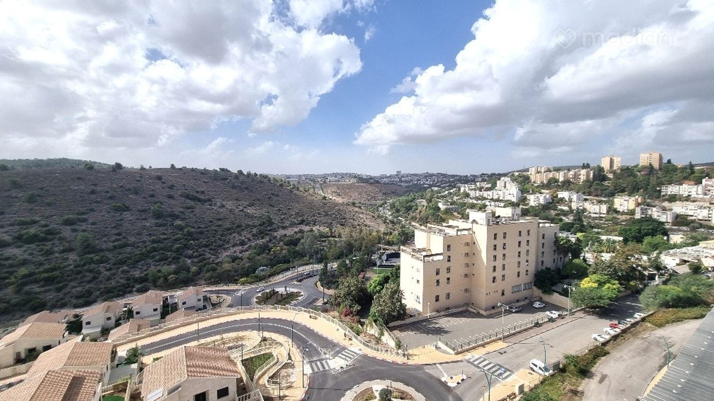 שיטה , נוף העמק, יוקנעם עילית