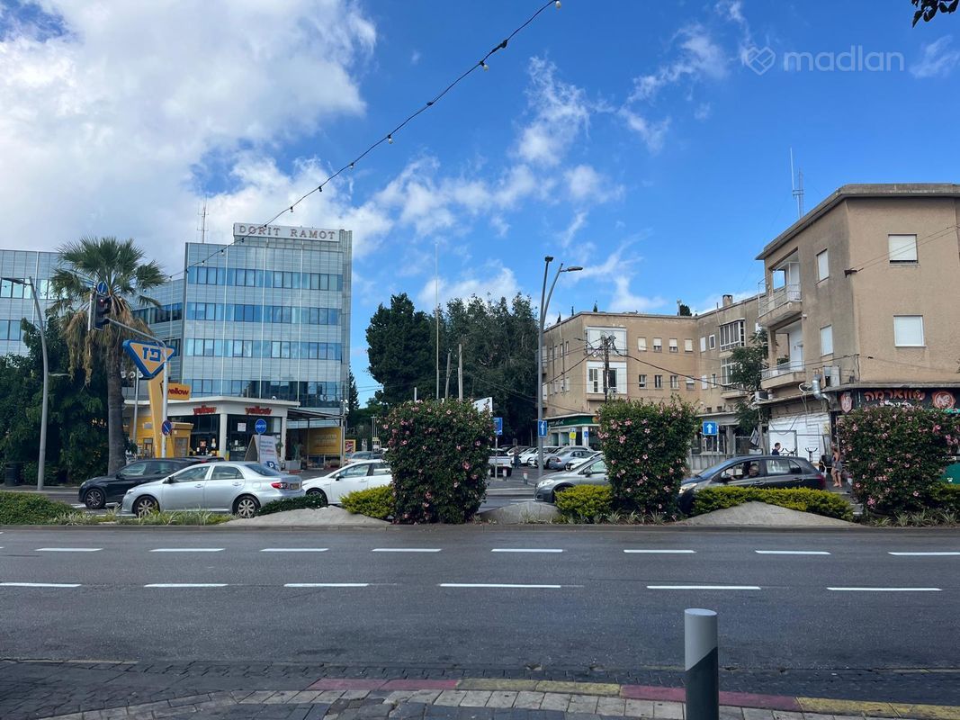שדרות הנשיא 129, מרכז הכרמל, חיפה