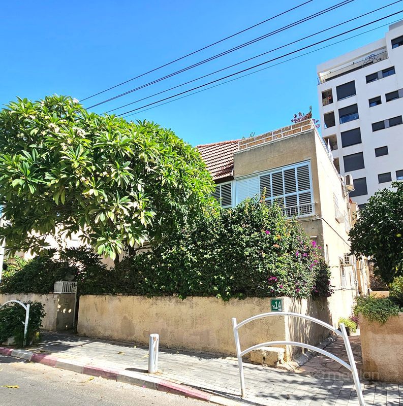 פנחס רוטנברג 14, הבילויים, רמת גן