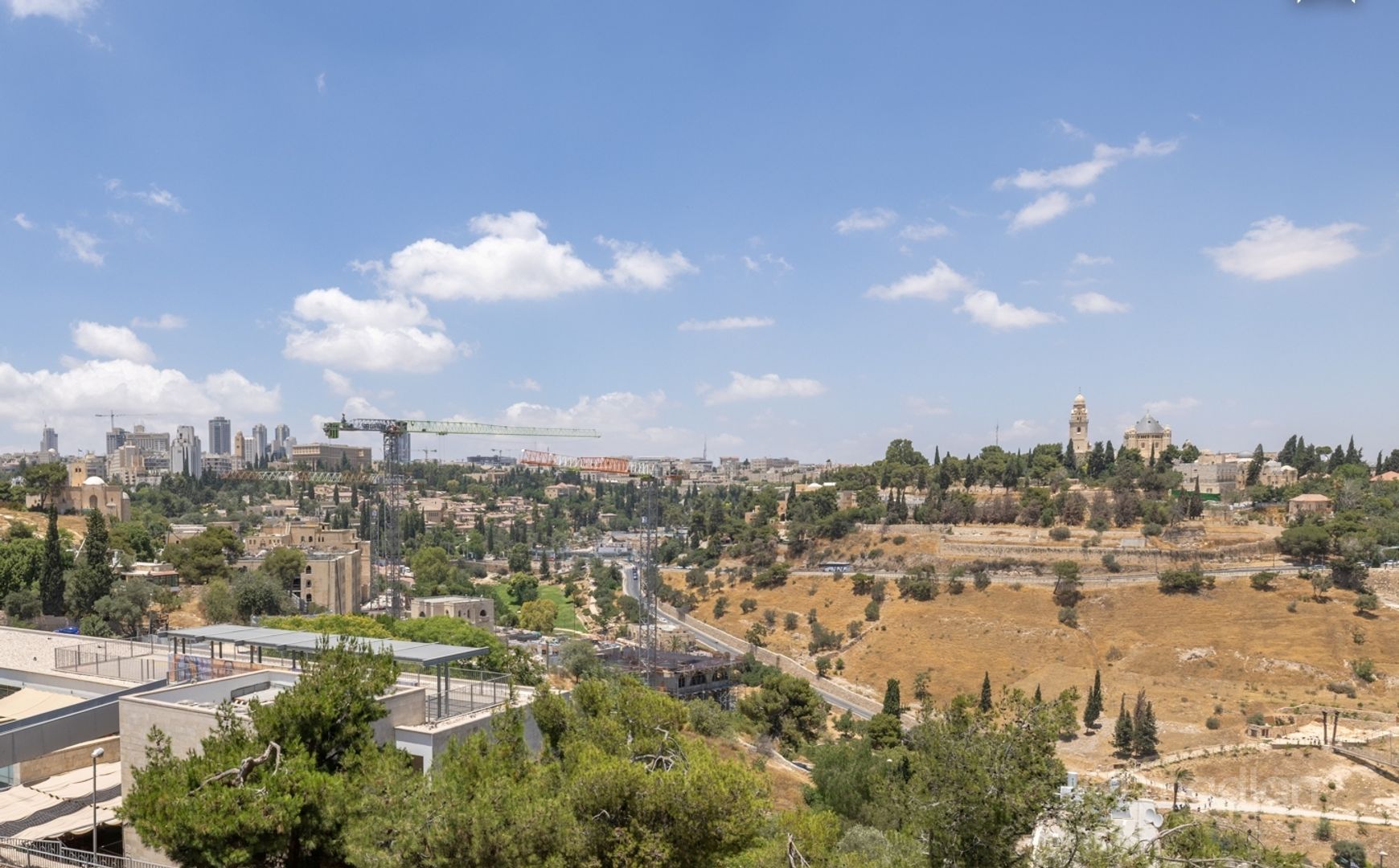 עין רוגל 28, אבו טור — 2