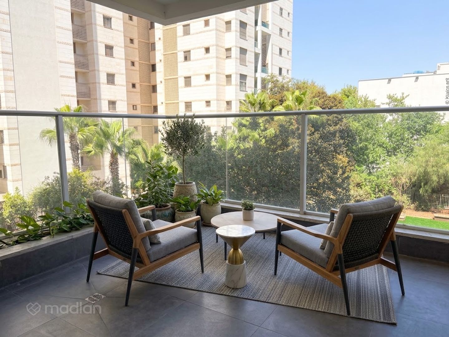 עמיחי פאגלין 17, אזורי חן — 2