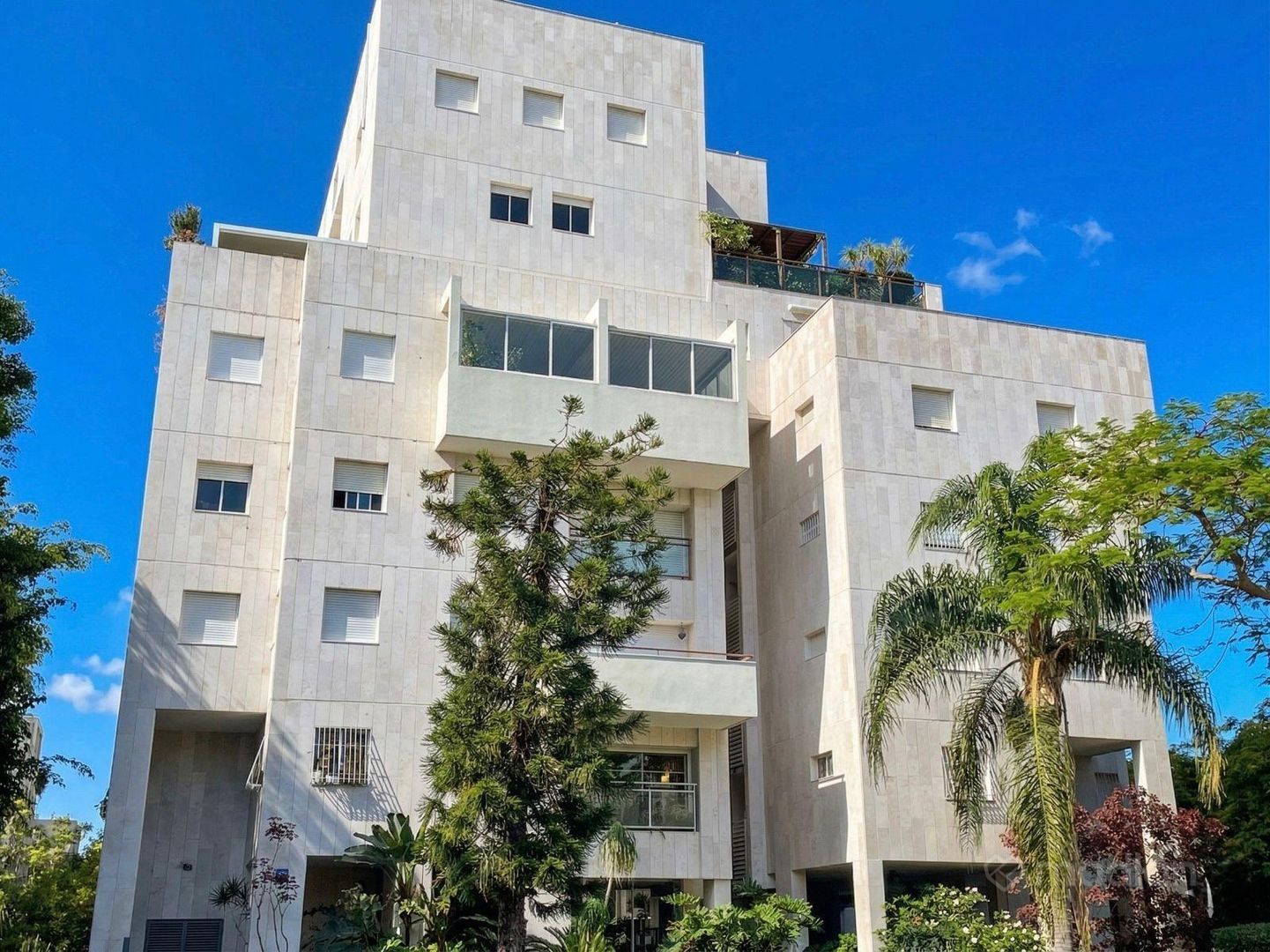 אושה 14, נוה אביבים — 3