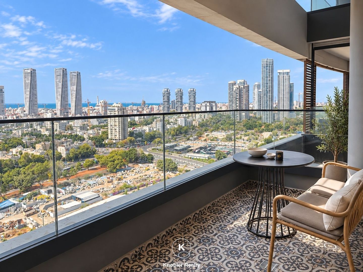 דרך מנחם בגין 158, מע"ר צפוני — 2