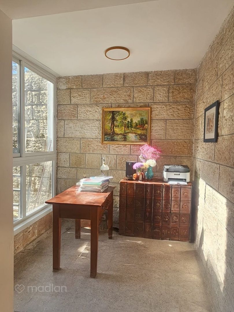 קורא הדורות 3, ארנונה (תלפיות) — 3