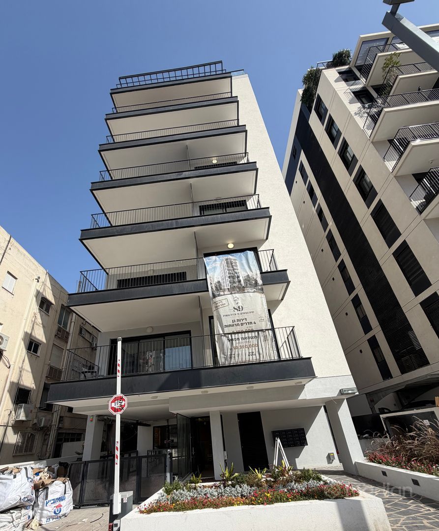 ז'בוטינסקי 89, הצפון החדש סביבת כיכר המדינה
