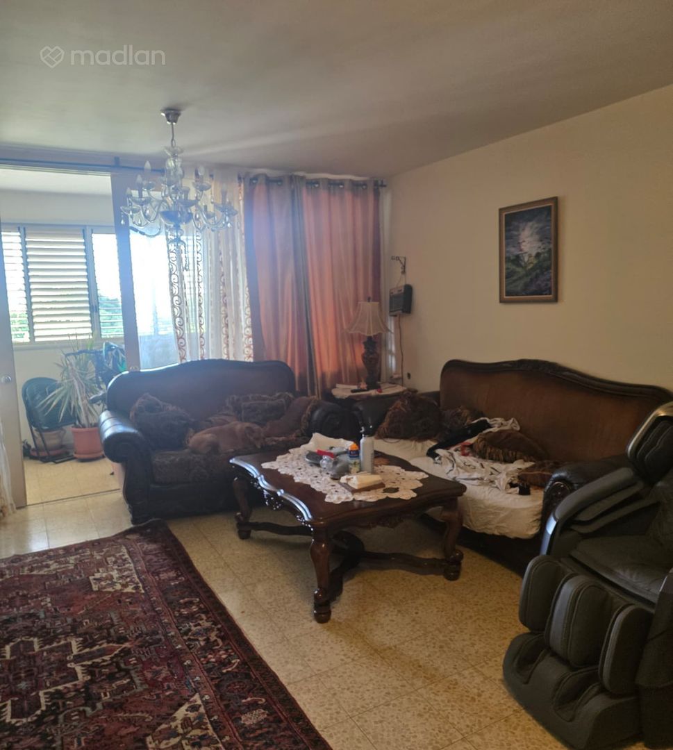 יהודה הנשיא 28, נוה אביבים — 3