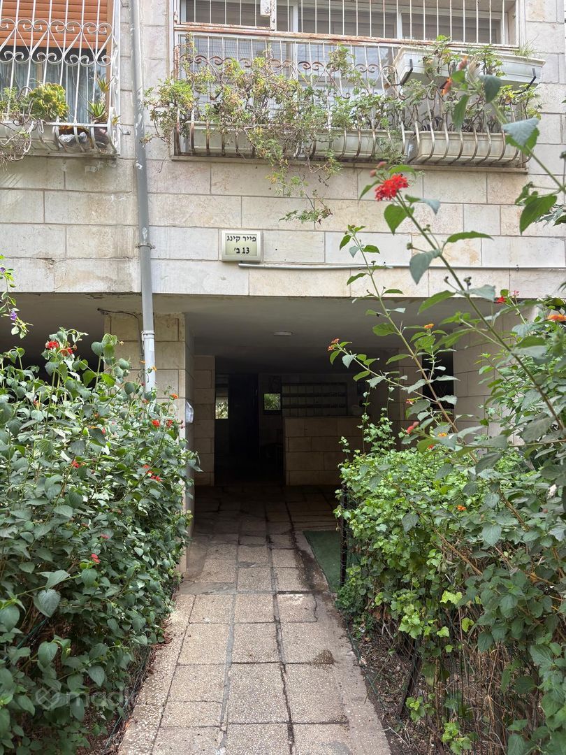 גנרל פייר קניג 13, בקעה