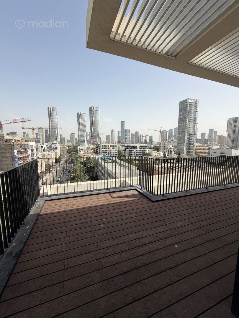 בן שפרוט 16, הצפון החדש סביבת כיכר המדינה — 5