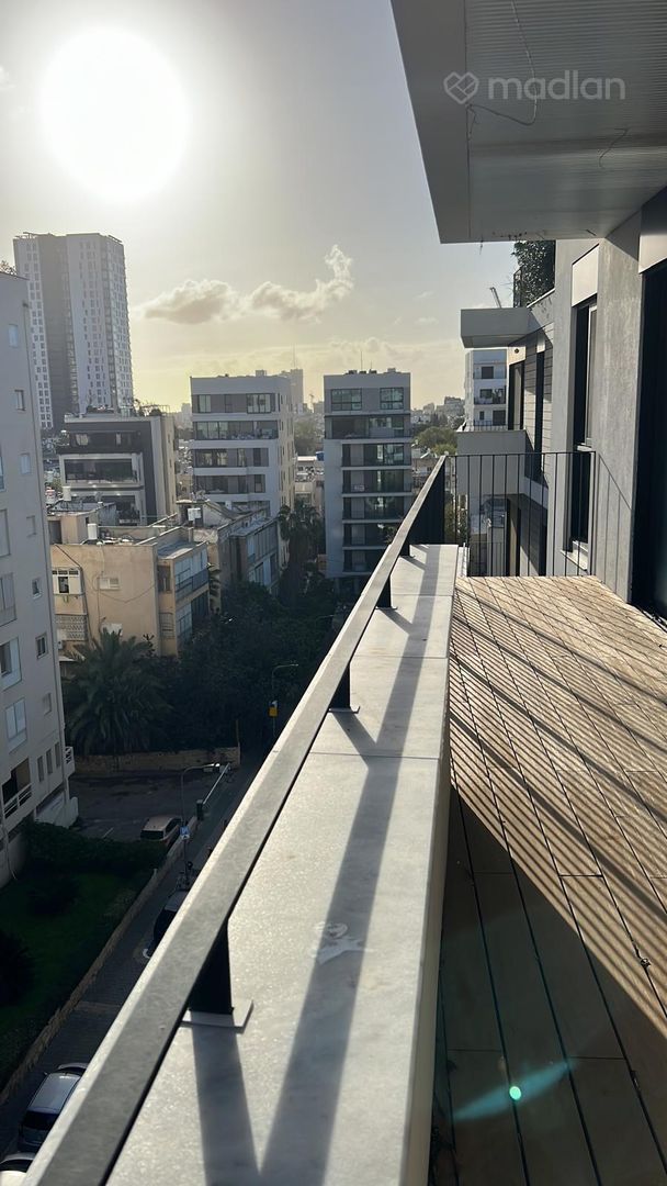דוד ילין 7, הצפון החדש סביבת כיכר המדינה — 5