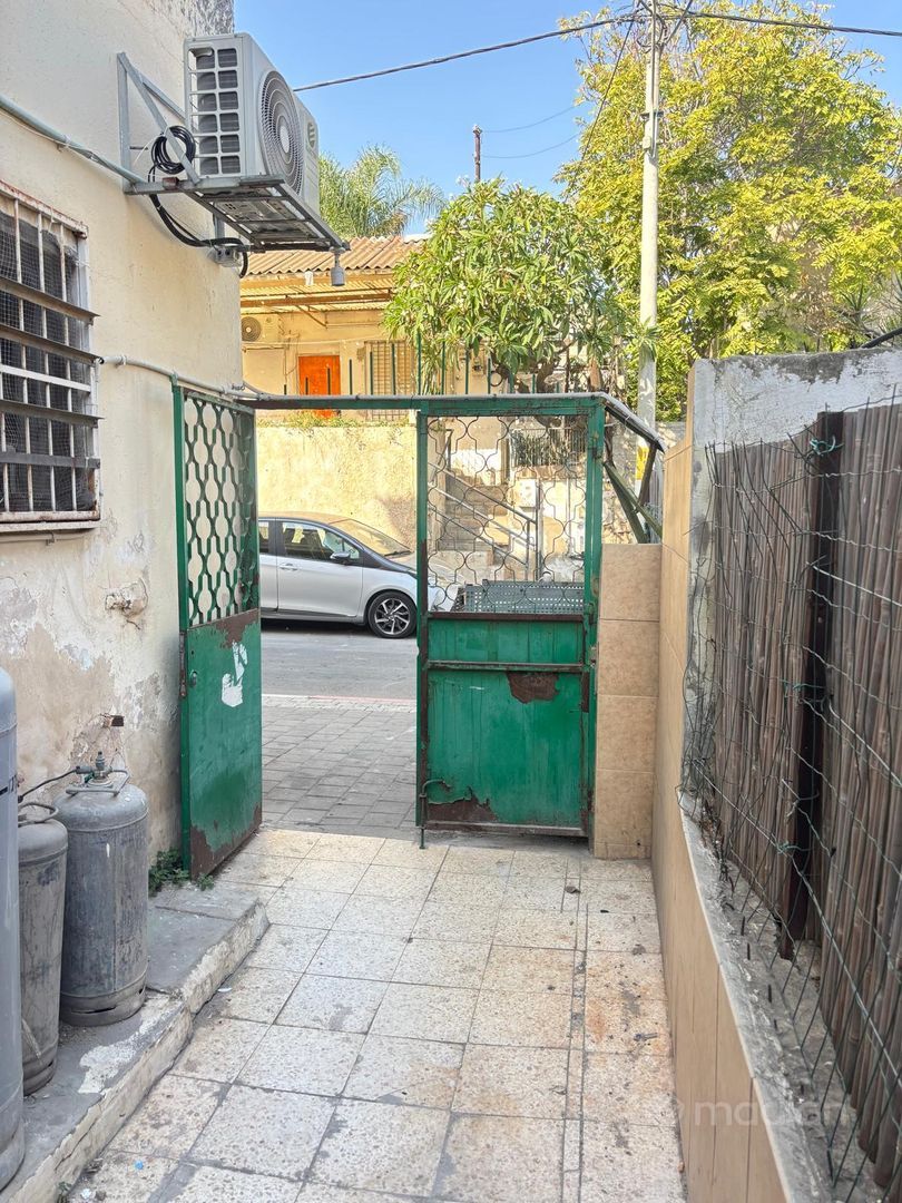 זימן 25, נחלת יצחק — 3