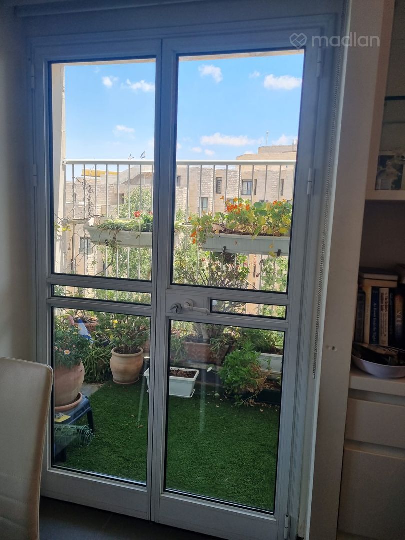 ז'בוטינסקי 21, טלביה