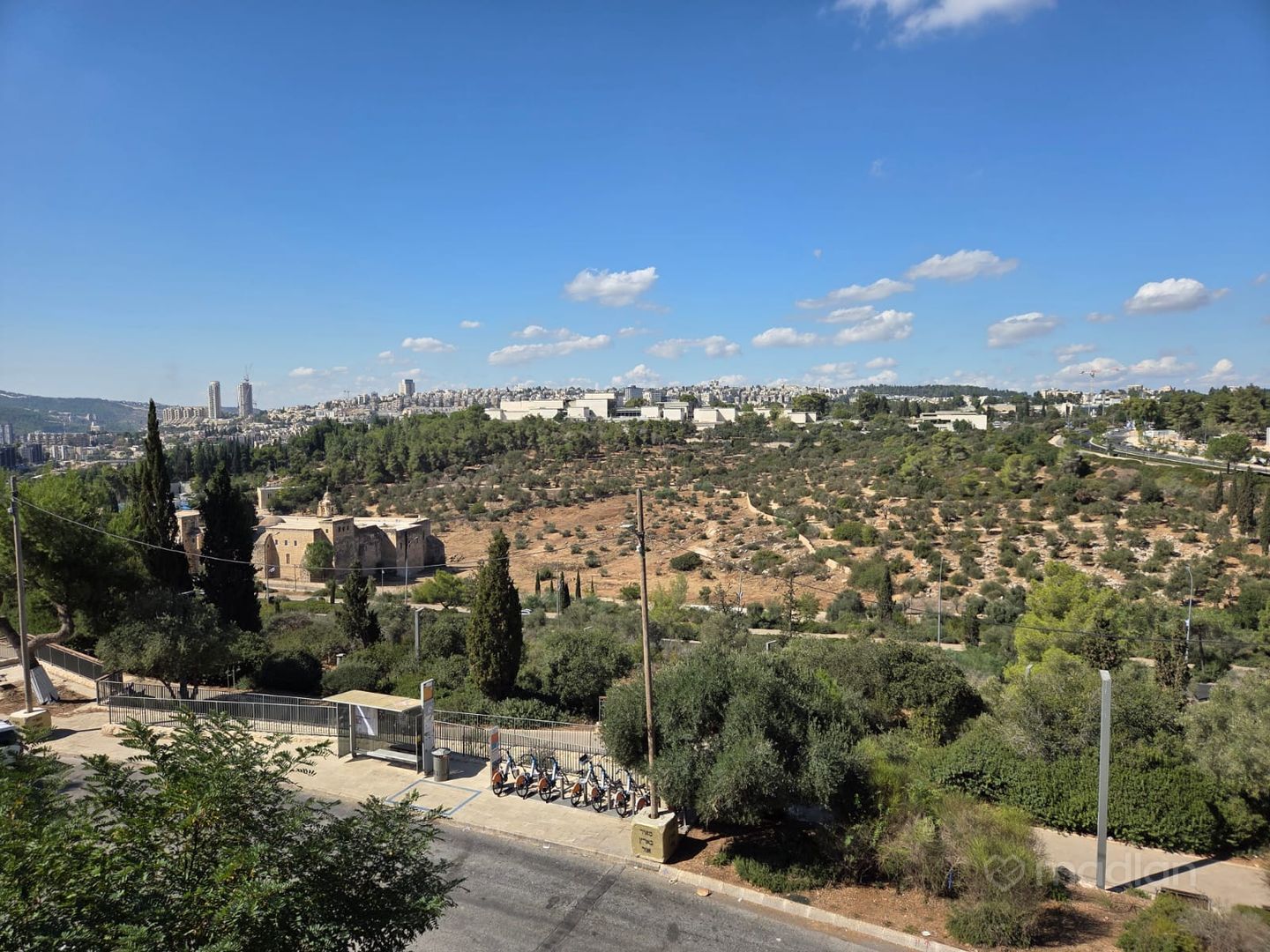 הירשנברג 1, שערי חסד — 4