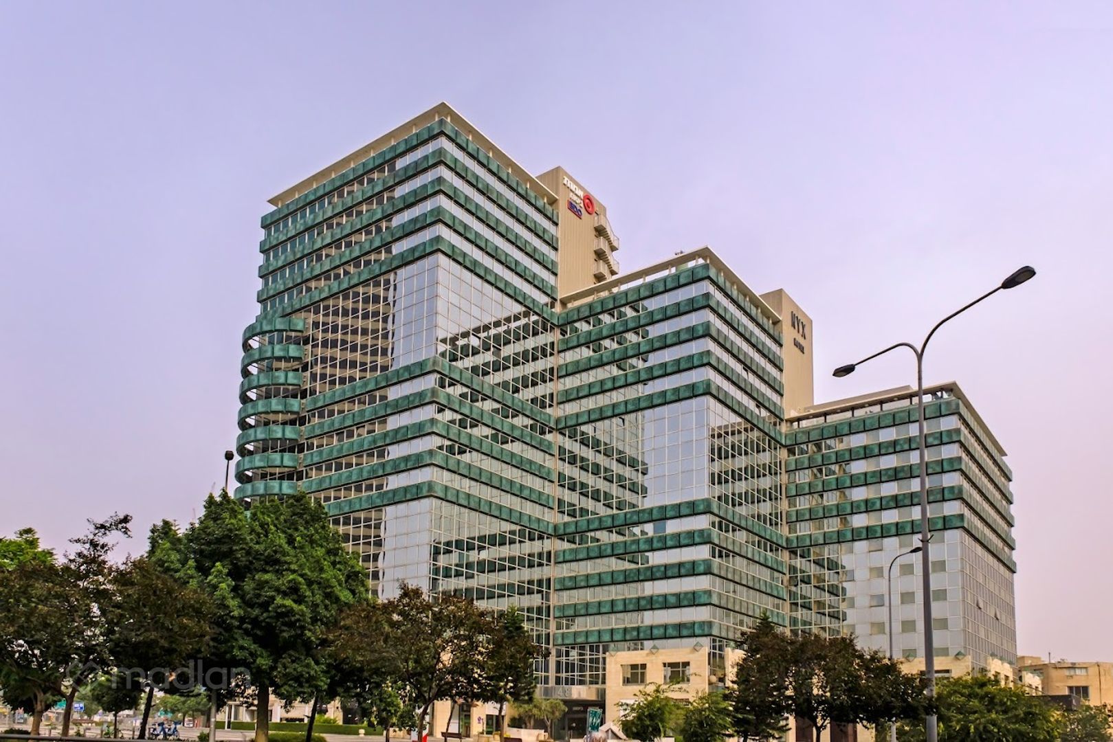 מנחם בגין 48, יד חרוצים